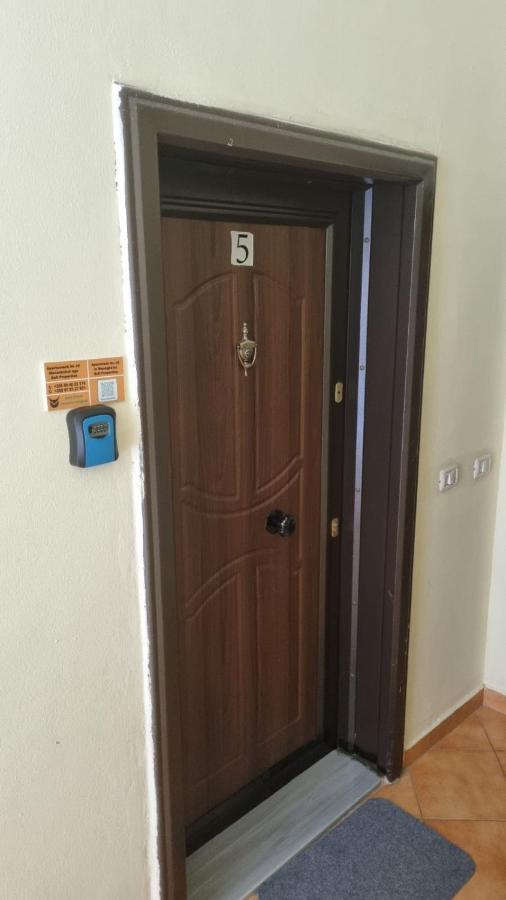 Liqeni Thate, Tirane Lägenhet Exteriör bild
