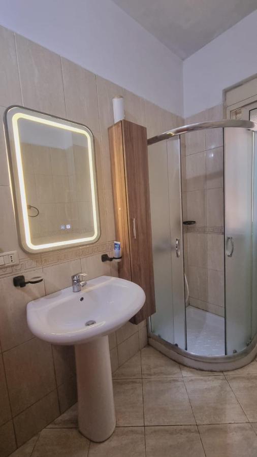 Liqeni Thate, Tirane Lägenhet Exteriör bild