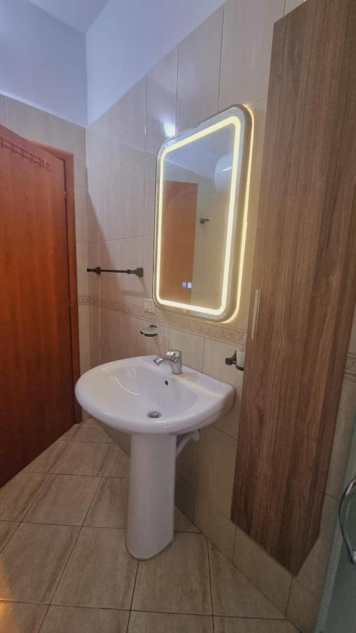 Liqeni Thate, Tirane Lägenhet Exteriör bild